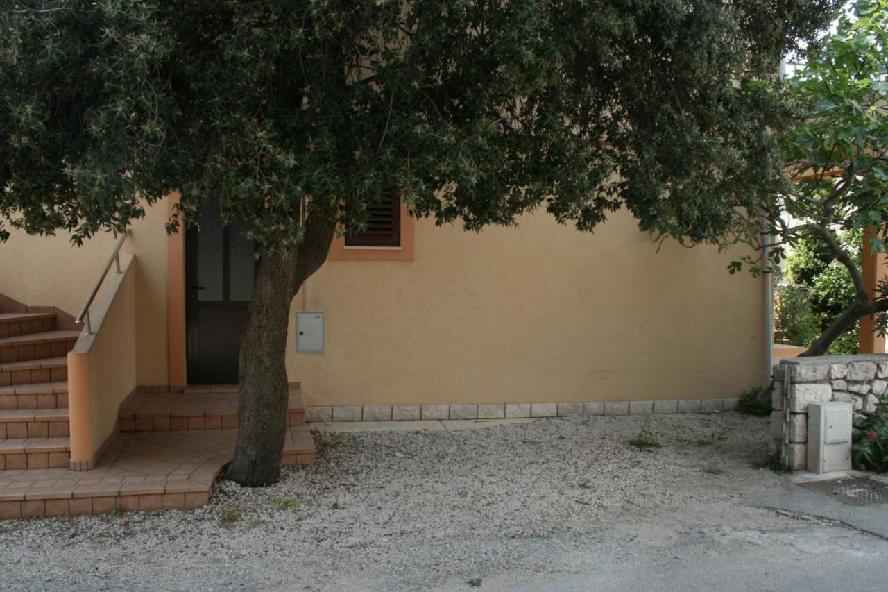 Apartments By The Sea Mandre, Pag - 4095 Kolan Exterior photo