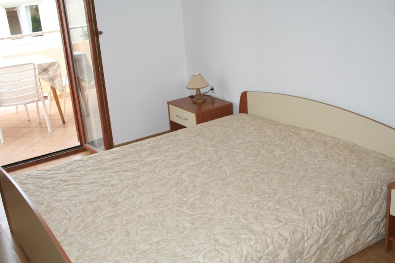Apartments By The Sea Mandre, Pag - 4095 Kolan Exterior photo